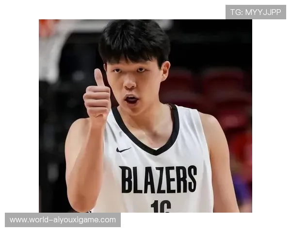 篮球教练训练时亲自上阵示范“假动作”,却被自家球员当真给帽了 篮球教练训练时亲自上阵示范“假动作”,却被自家球员当真给帽了
